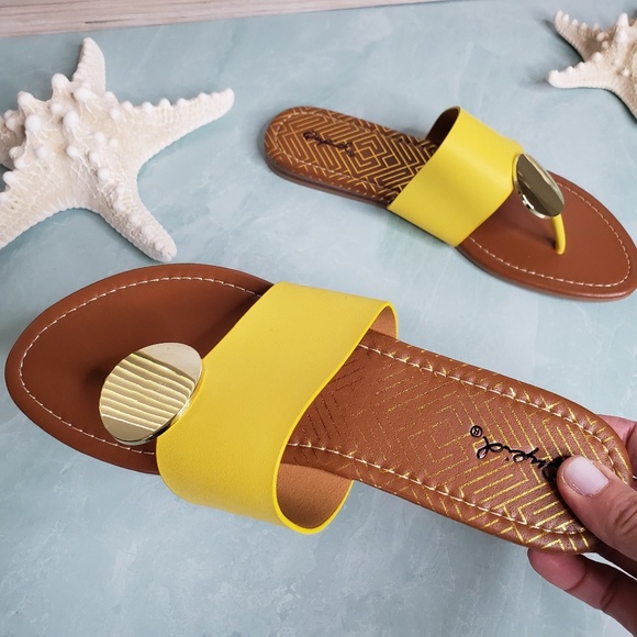 NEW Yellow Ornament Thong Sandal - Picture 4 of 8